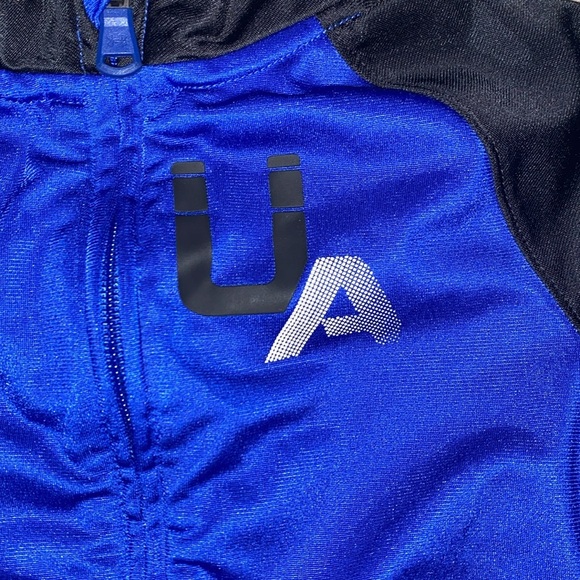 Boys zip up Under Armour jacket size 3T - Picture 2 of 3